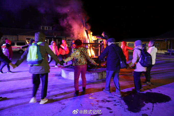 草原之夜 篝火点起来一一游内蒙古呼伦贝尔大草原篝火晚会拍摄