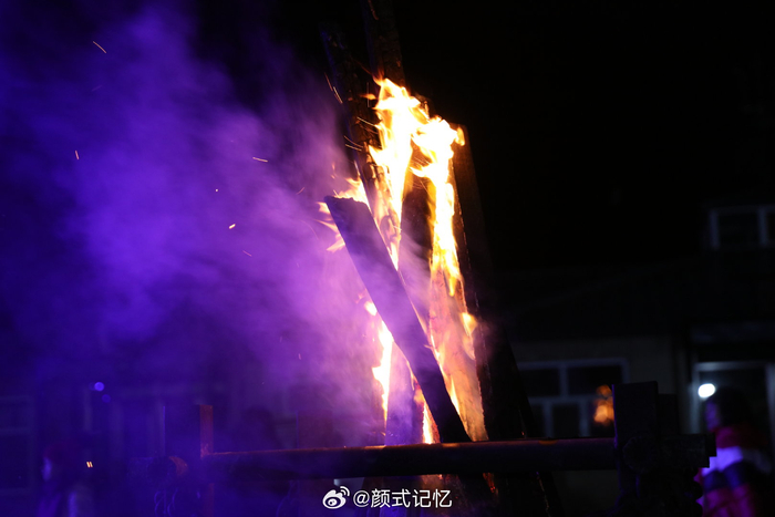 草原之夜 篝火点起来一一游内蒙古呼伦贝尔大草原篝火晚会拍摄