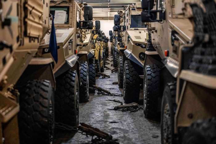 北约高度戒备部队正在进行 〃辉煌跳跃 〃演习|北约|演习|部队_新浪