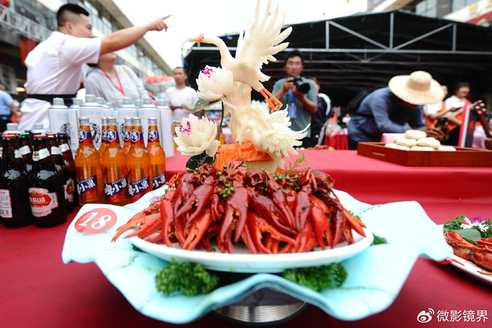 20道大虾扮靓"56119中国旅游日"襄阳分会场暨楚都美食节活动现场