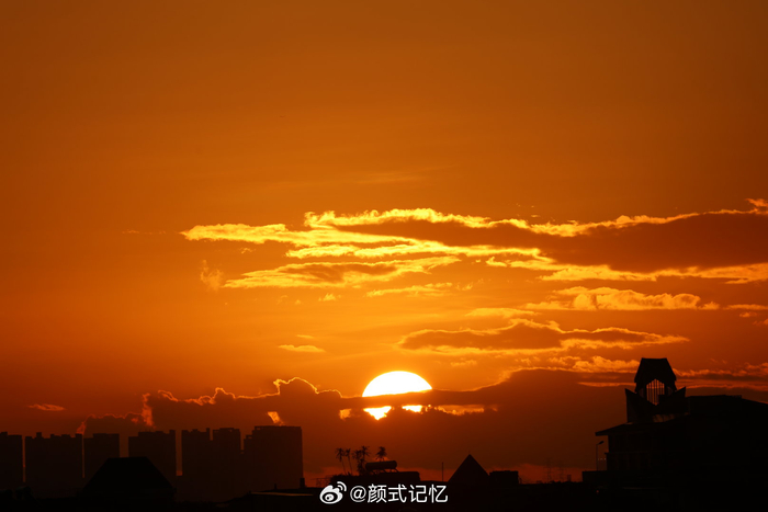 灿烂的朝霞东方升一一朝霞金灿灿,早起,天台迎日,欣赏、拍摄