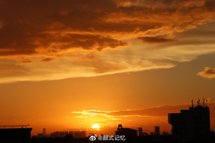 灿烂的朝霞东方升一一朝霞金灿灿,早起,天台迎日,欣赏、拍摄