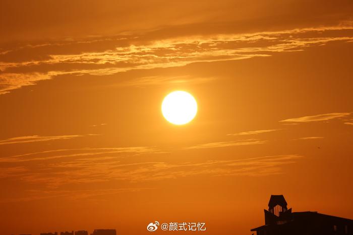 太阳出来背景图图片