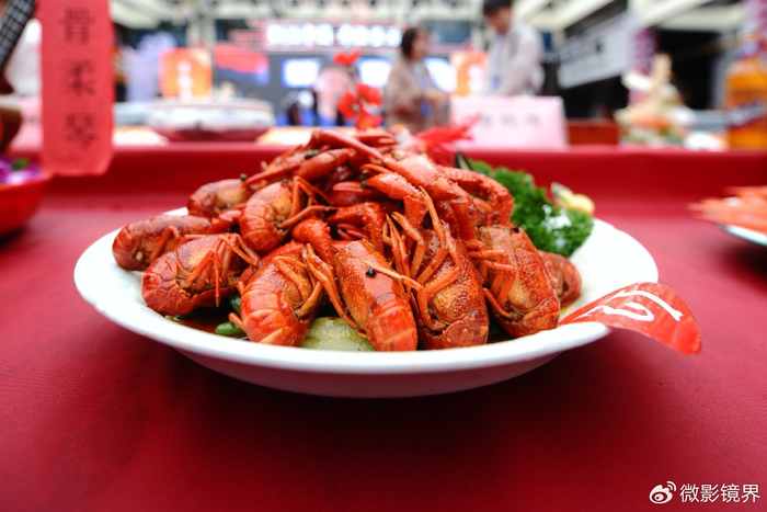 20道大虾扮靓"56119中国旅游日"襄阳分会场暨楚都美食节活动现场