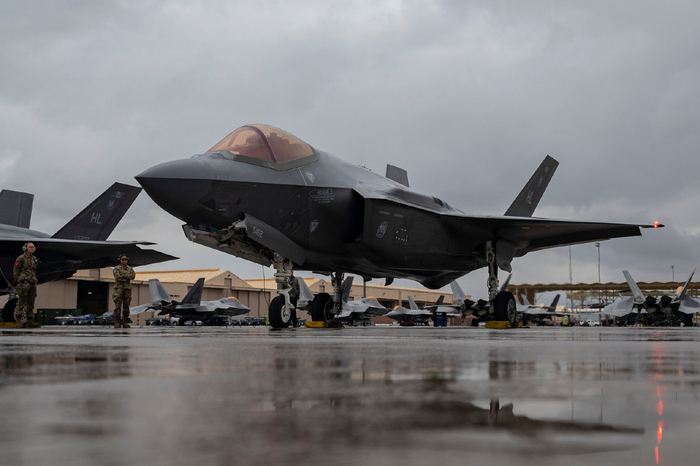 空军基地举行的 〃红旗-内利斯24-1 〃演习|内华达州|美国空军|战斗机