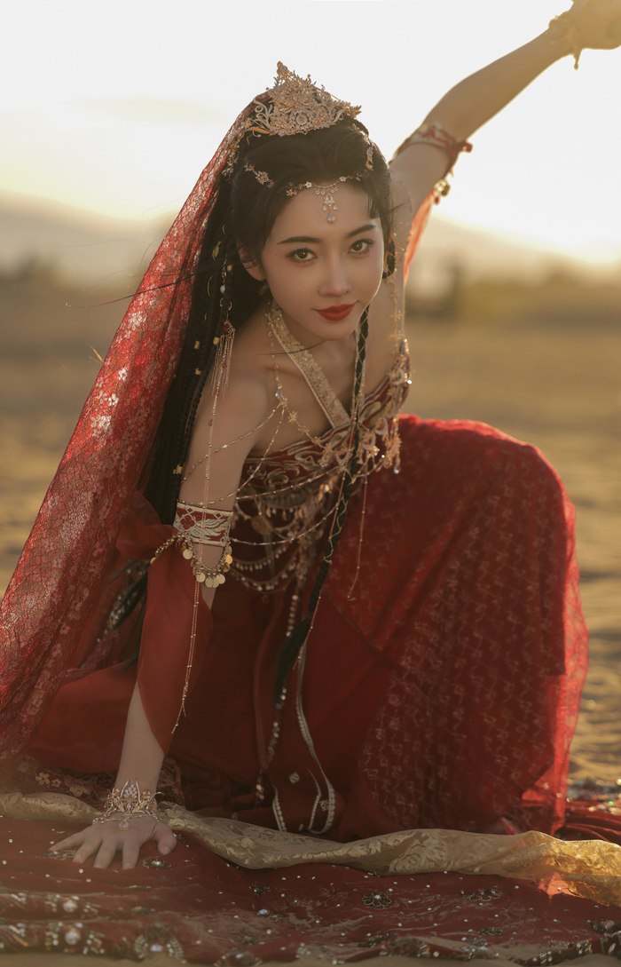 宣璐红衣异域古风写真造型