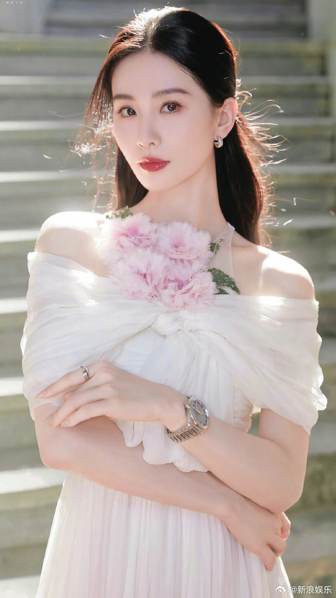 3/ 11@刘亦菲 @杨幂 @赵丽颖 @刘诗诗 @angelababy @dear-迪丽热巴