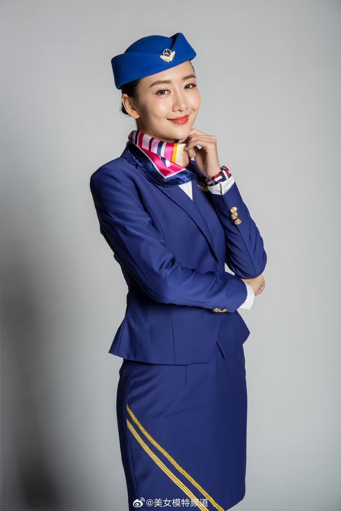 王鸥的一组空姐定妆