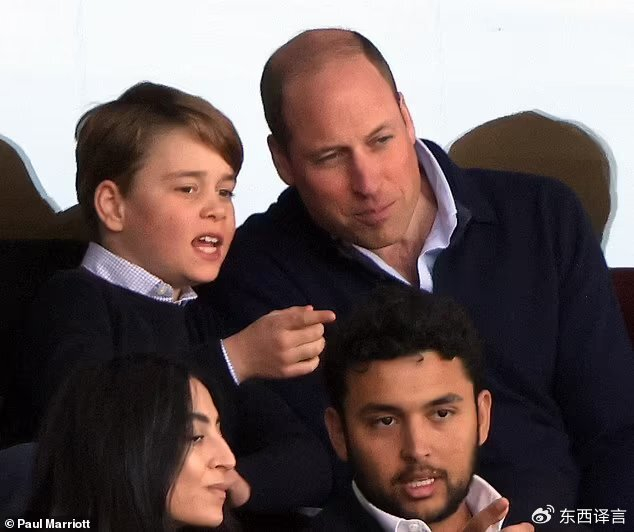 10岁乔治小王子在凯特患病后首次露面和爸爸到球场支持心爱球队