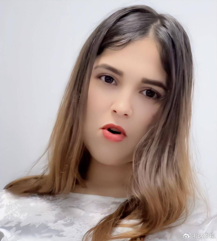 一,非洲才华美女,是个白人?