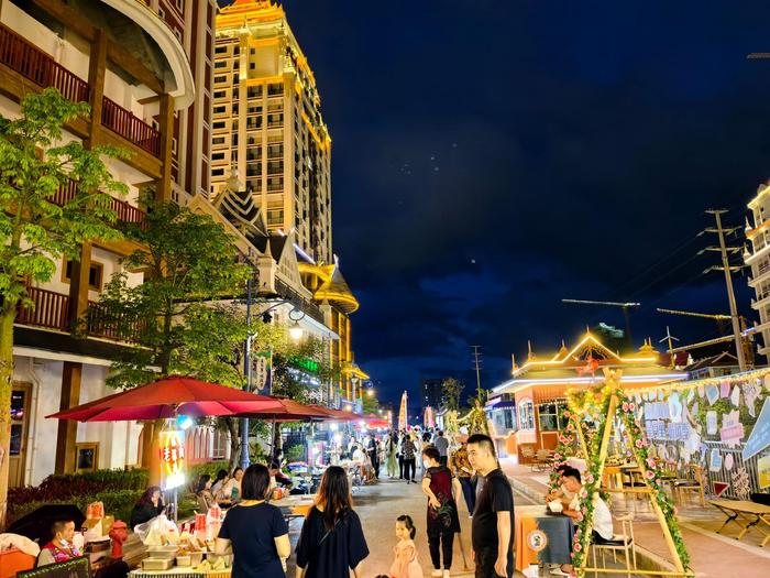 临沧佤山凤城,新月里*听风季,热闹之夜