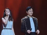 张智霖演唱会邀请前女友许秋怡，时隔33年同台合唱《片片枫叶情》