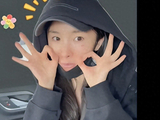 烫伤后杨幂素颜出镜，颜值在线，不愧为顶流女神！