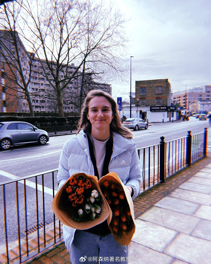 米德玛更新社媒晒照