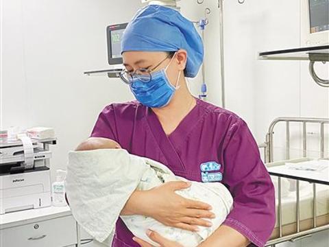 万米高空托起“巴掌宝宝”生命曙光
