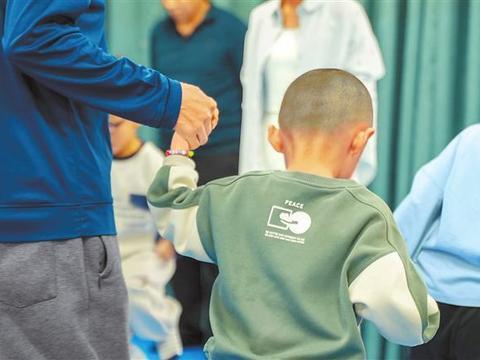 让我的爱一直守护你（关注第18个世界提高孤独症意识日）