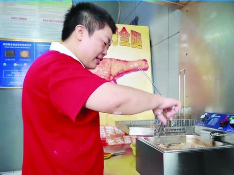 “母亲病重歇业”告示上陌生人留祝福