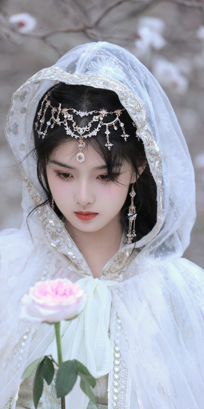 演员艾米白色穿搭古风写真壁纸