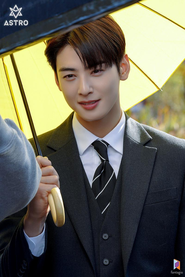 车银优韩剧中变身"打伞男神",网友吐槽公司,提高下修图技术吧|今天也