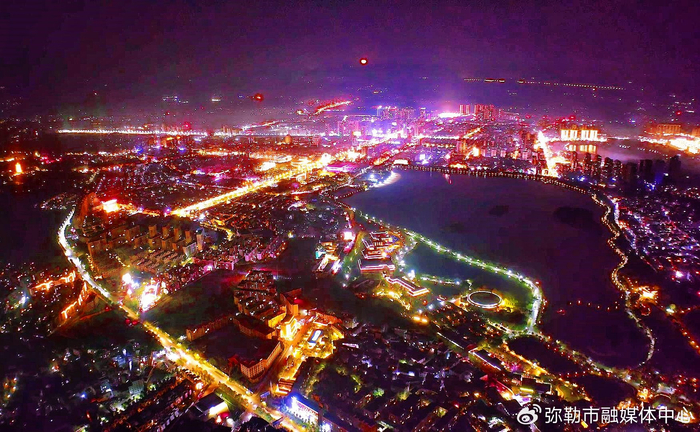 红河弥勒:烟花璀璨过大年