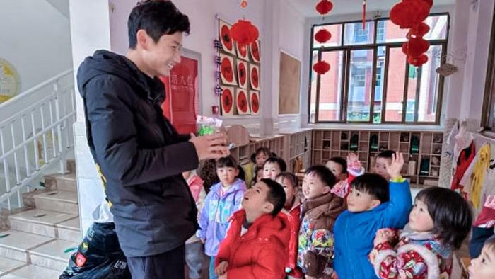 现场演练，提高幼儿“防拐骗”能力