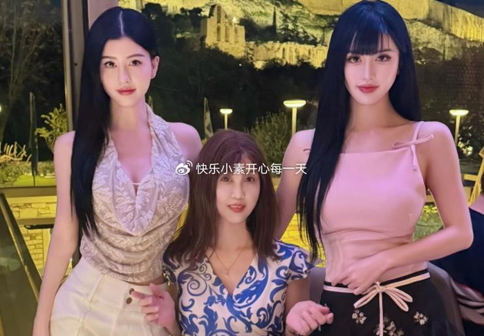 BY2合体带妈妈游希腊,妈妈比女儿漂亮,同框好像三姐妹|孙雨|孙涵|巡演|粉丝|母女_新浪娱乐_新浪新闻