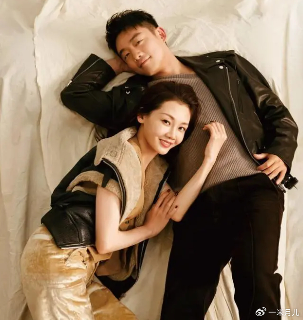 苗苗一家四口出游,郑恺和一对儿女出镜,孩子正脸照曝光!