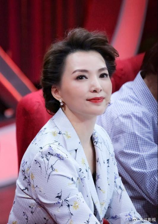 董卿|女神|主持人_新浪新闻
