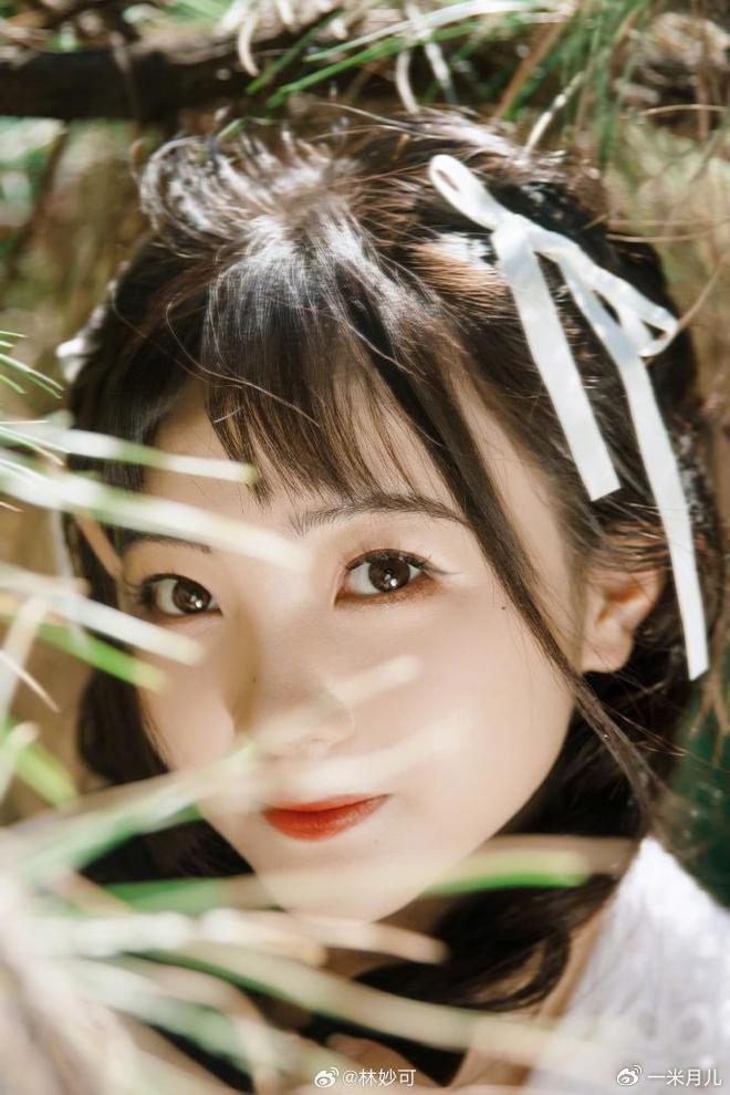 林妙可晒照庆24岁生日,甜美可爱,出演音乐剧造型亮相!