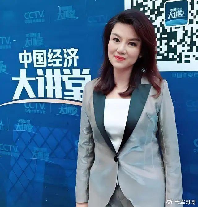 东方财经女主持人图片图片