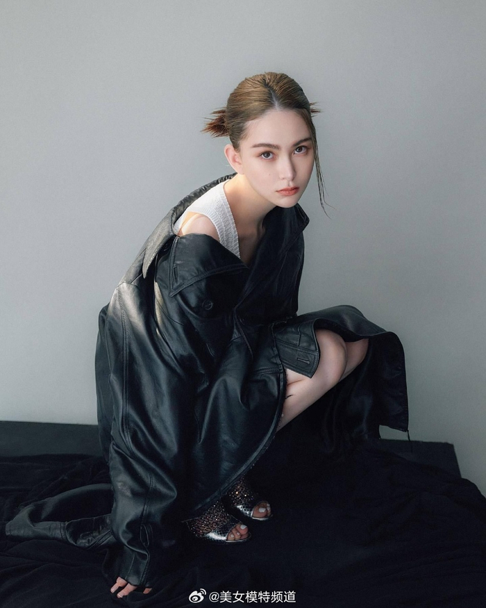 昆凌杂志写真精致美艳