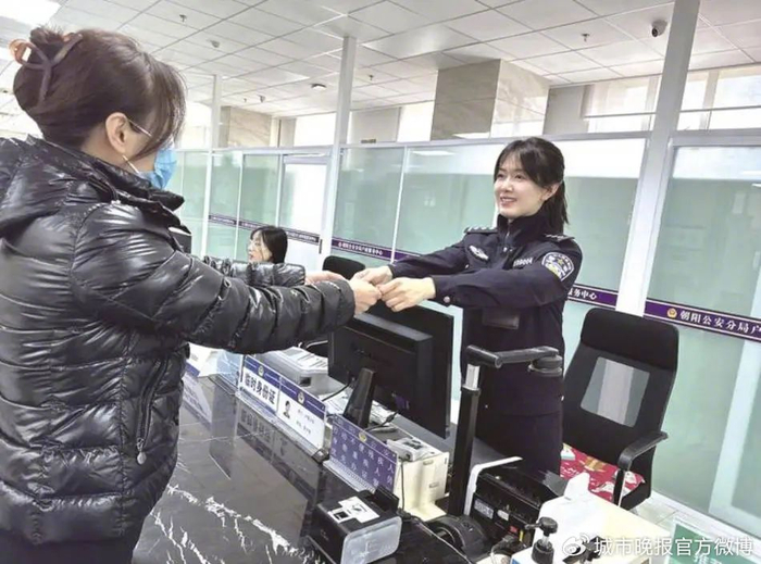 长春市公安局朝阳区分局户籍大队民警陈诚担任户籍民警以来,始终立足