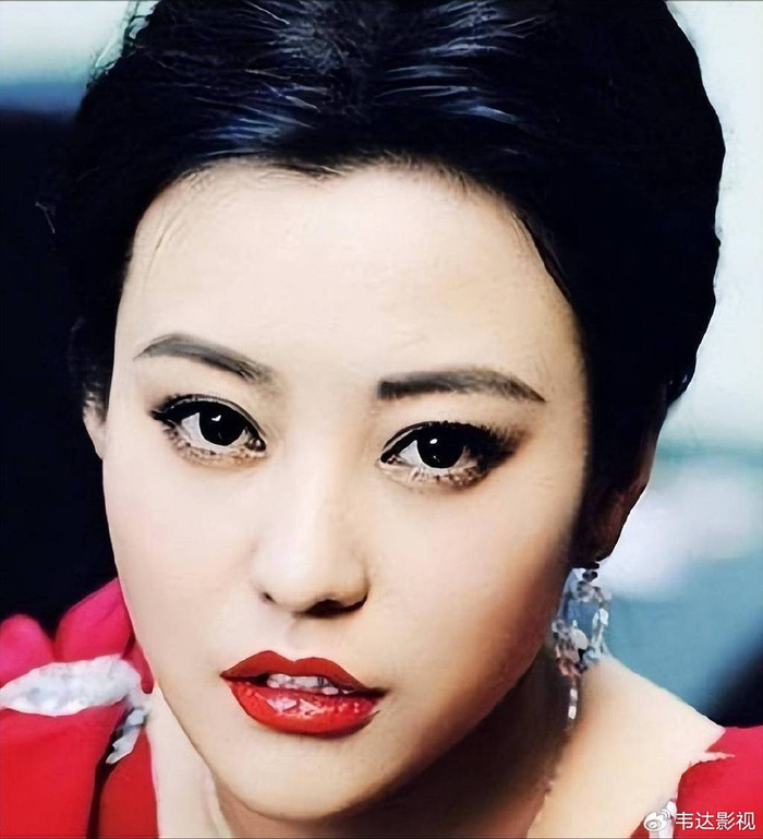 他娶过郝蕾,爱过王珞丹,负了殷桃,没想到38岁时娶了小10岁的她