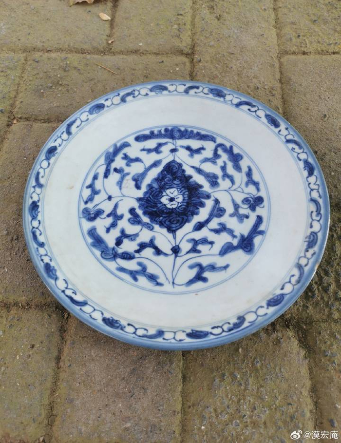 晚清青花缠枝莲纹盘