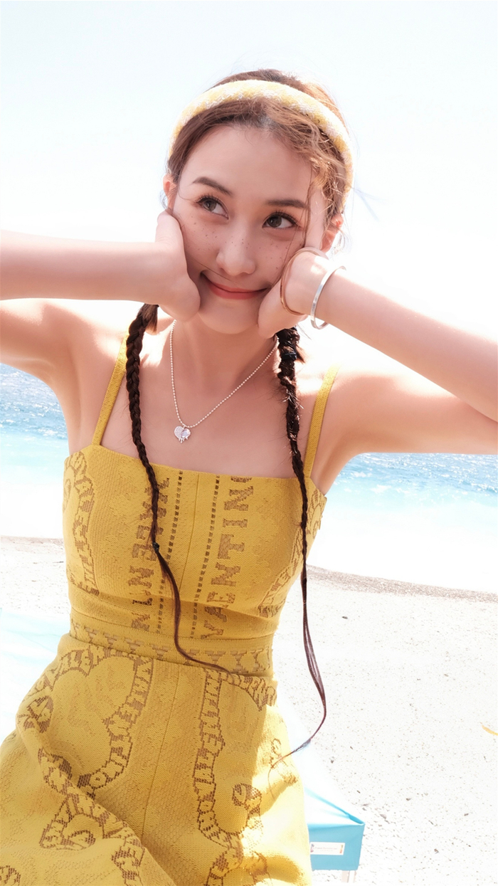 何超莲海边浪漫碎花裙写真壁纸