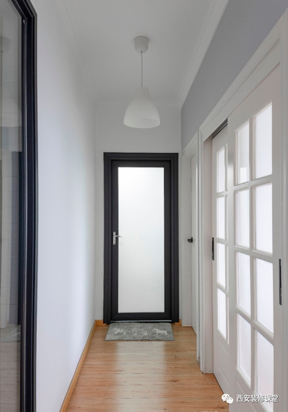 同时放大过道的视觉感受干区砸掉半截墙,湿区采用玻璃门,都可以满足