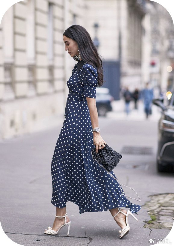 真正的时髦精,都喜欢穿"波点裙",照这样搭配起来最诱人