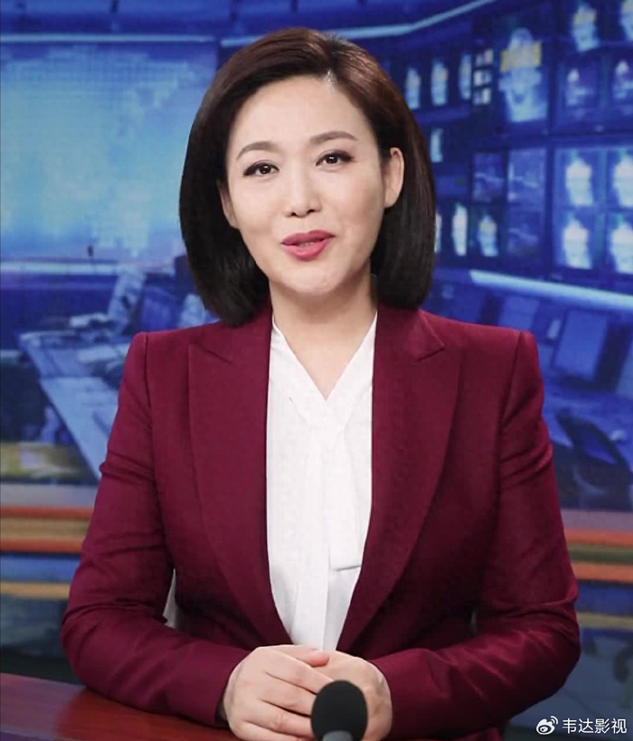 央视美主播郑丽:低调嫁圈外丈夫,37岁生一女,一家三口幸福美满|央视