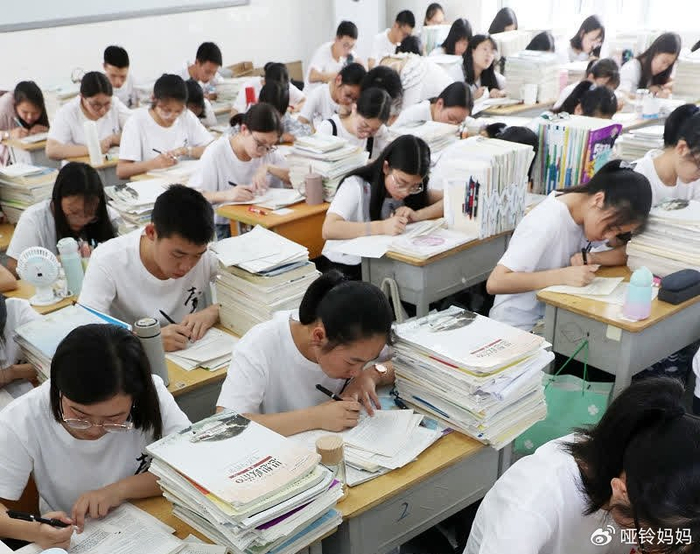 孩子读初中,父母与其拼命卷成绩,不如在这4个方面全力托举娃!|初中生|家长|儿子|小学|花开_新浪新闻