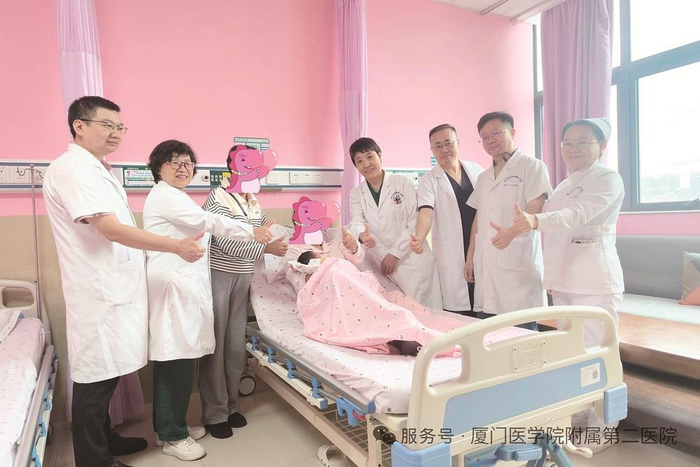 怀孕22周 准妈妈突变“小黄人”