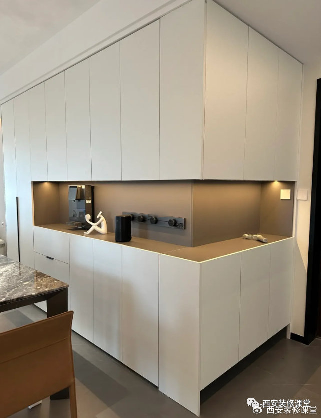 入户鞋柜能做l型当然最好,拓展收纳是没有问题的,而且做好了颜值也高