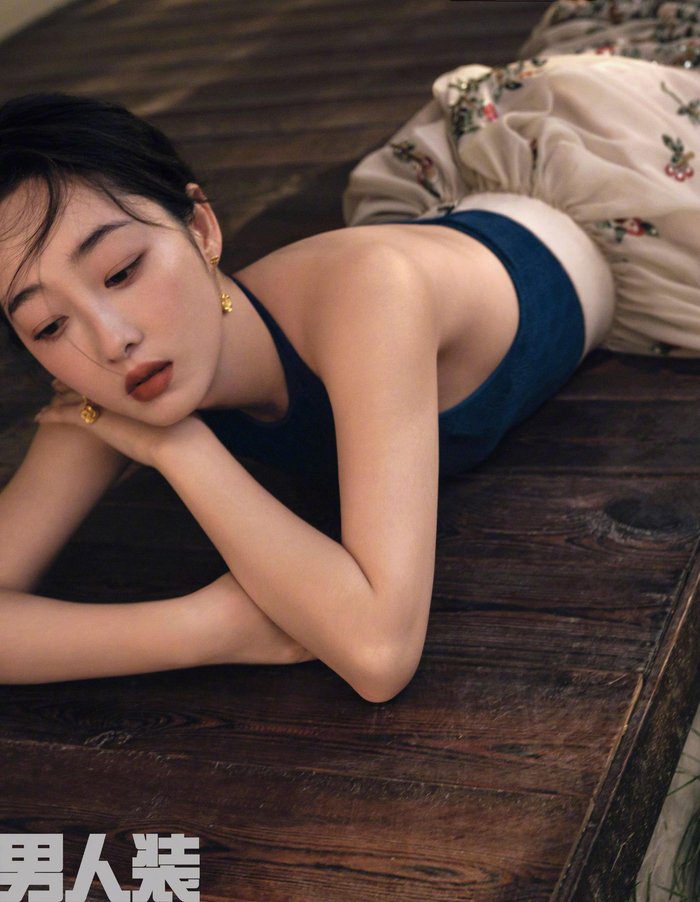 蒋梦婕男人装23年七月刊排版了一下什么叫珠圆玉润了
