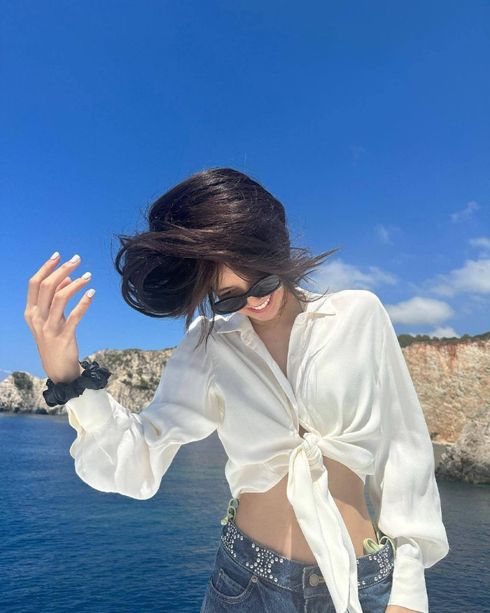 blackpinklisa晒出泳装度假照有网友猜测她和弗雷德里克在约会