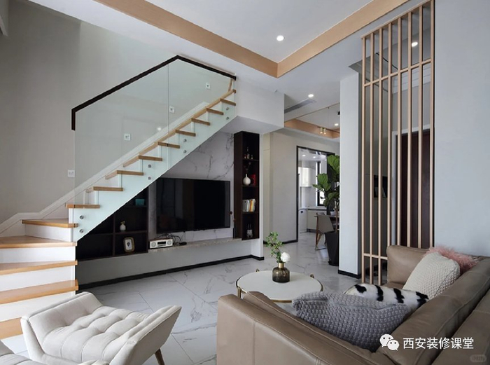 楼梯下不浪费,做电视墙刚好