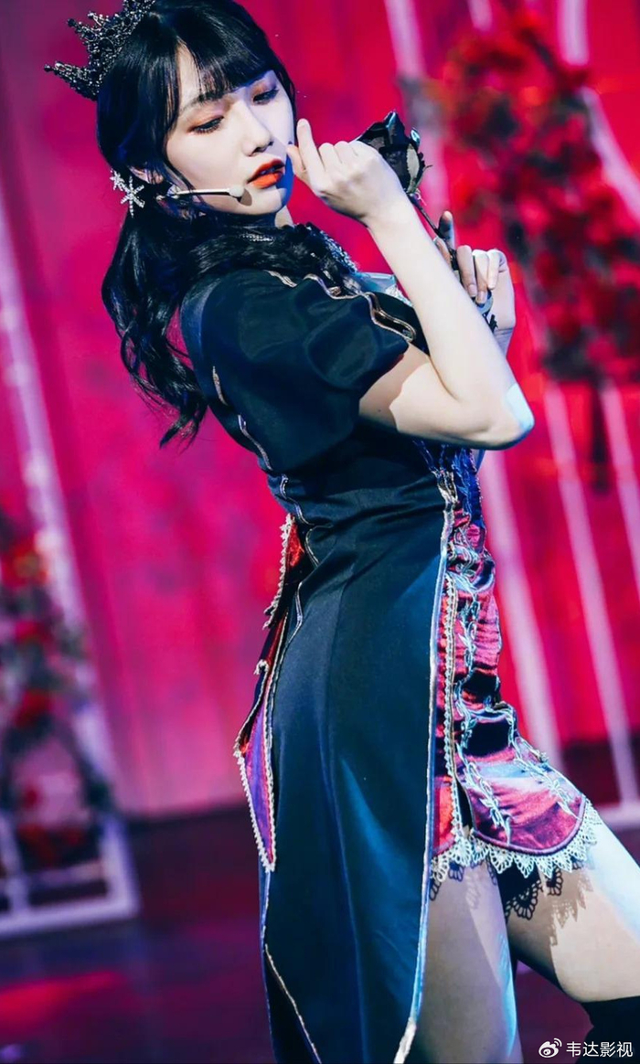 居家少女写真:snh48宋昕冉的黑色玫瑰之魅|宋昕冉