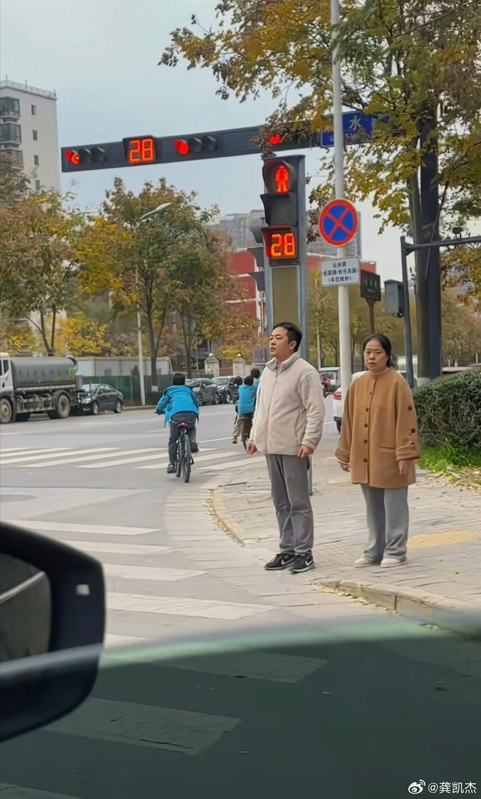 中年人和小朋友同框~~你有什么感叹?__财经头条__新浪财经