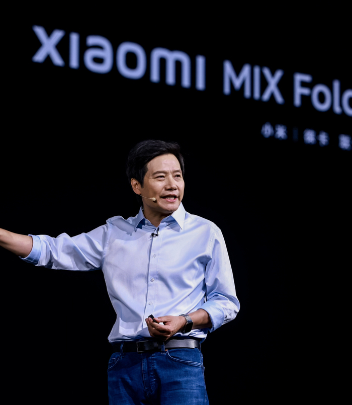 雷军发布小米mixfold3再次对标iphone跟高端死磕到底