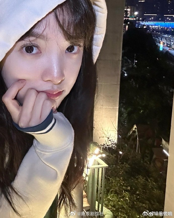 章若楠最新营业照掉落章若楠白开水伪素颜妆好米啊