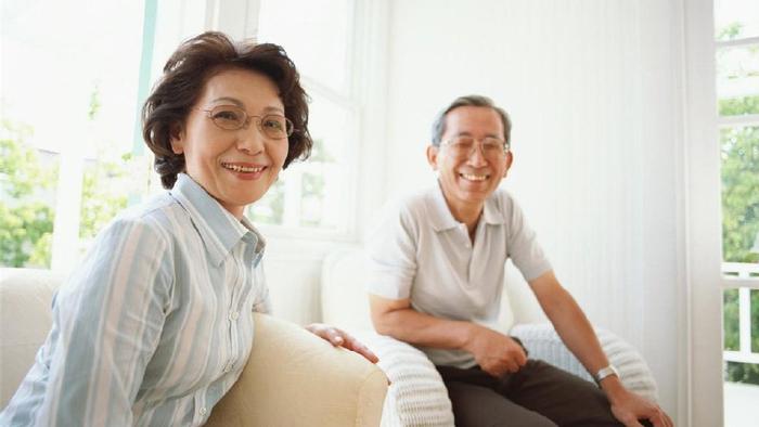 “人生的意义就是把小的养大，把老的送走”“那你自己呢？”