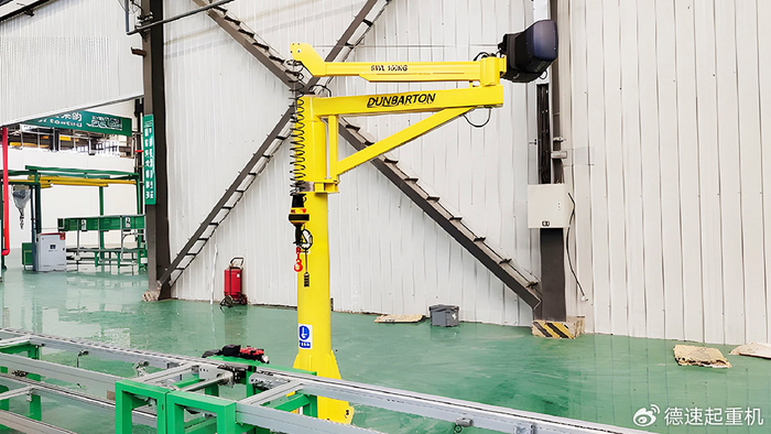 折臂吊轻松搬运重物让工作更安全更高效